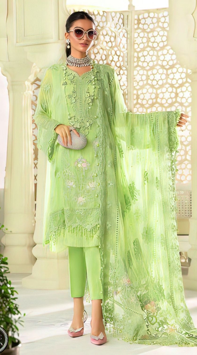 2K25 – 3D Floral Embroidered Lawn Suit with Chiffon Dupatta