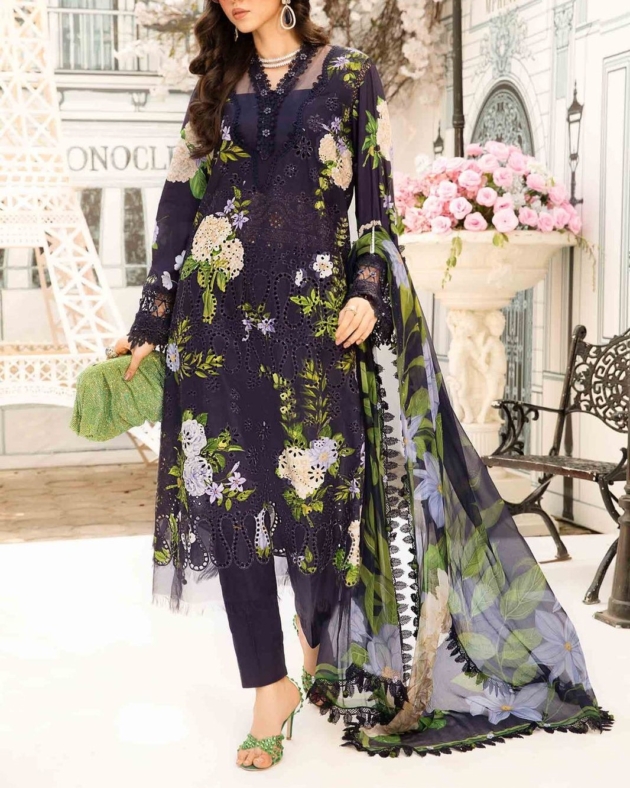 2025 – Printed Lawn Suit with Heavy Embroidery & Chiffon Dupatta