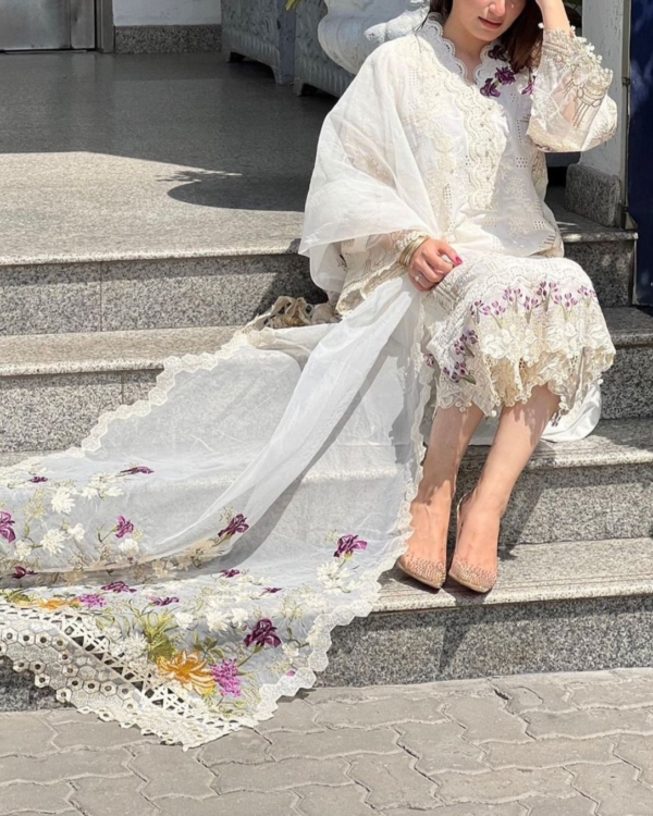 2K25 Luxury Lawn 3PC Embroidered Suit with Organza Dupatta - Image 2