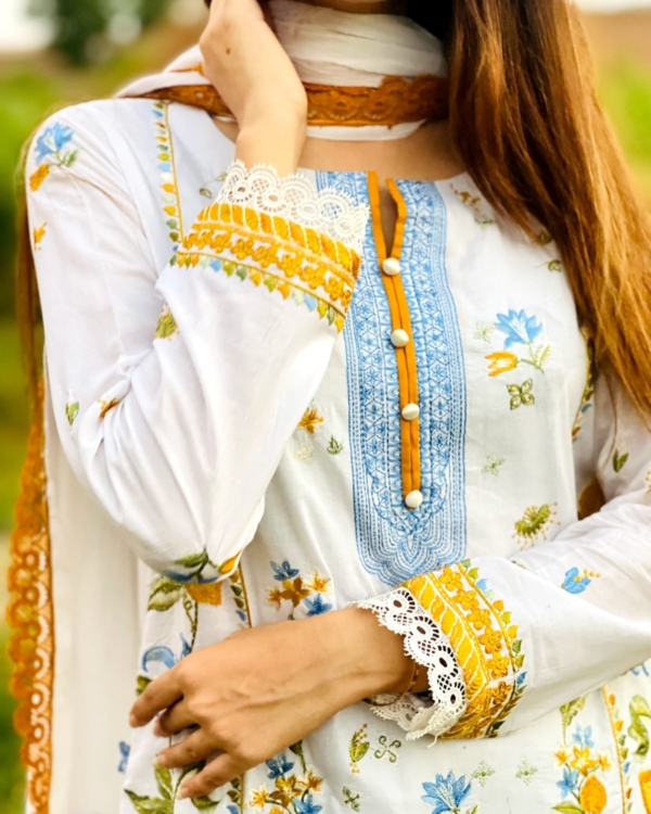 2K25 Luxury Lawn 3PC Embroidered Suit with Chiffon Dupatta - Image 3