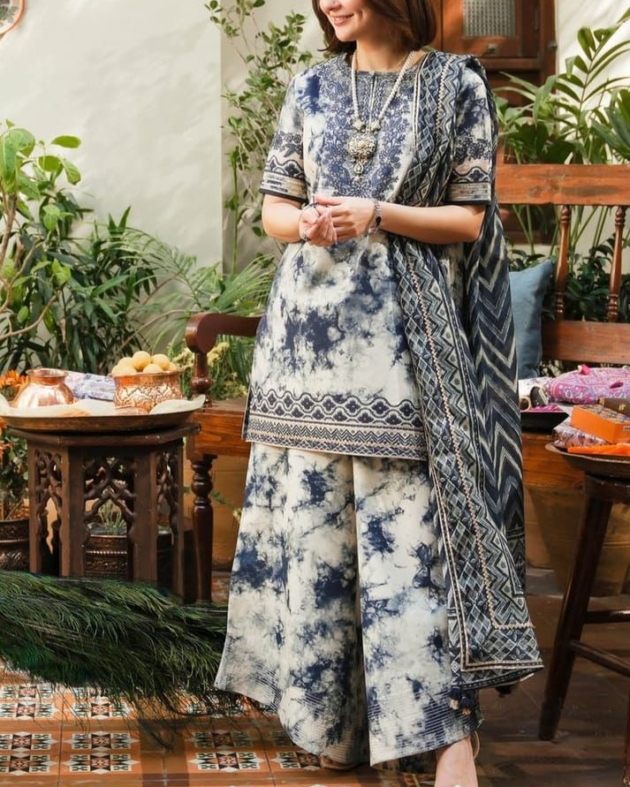 2K25 Printed Lawn 3PC Suit with Embroidered Neck & Chiffon Dupatta