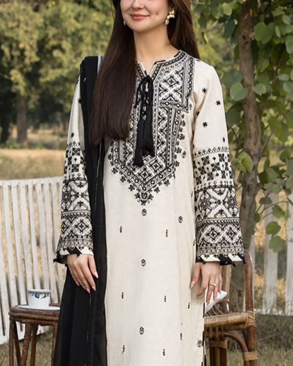 2K25 Luxury Lawn 3PC Embroidered Suit with Chiffon Dupatta