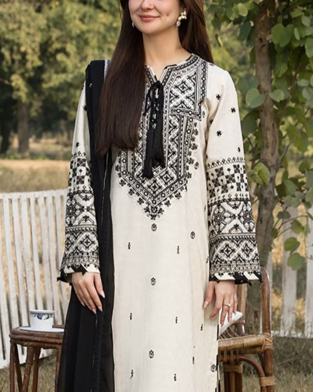 2K25 Luxury Lawn 3PC Embroidered Suit with Chiffon Dupatta