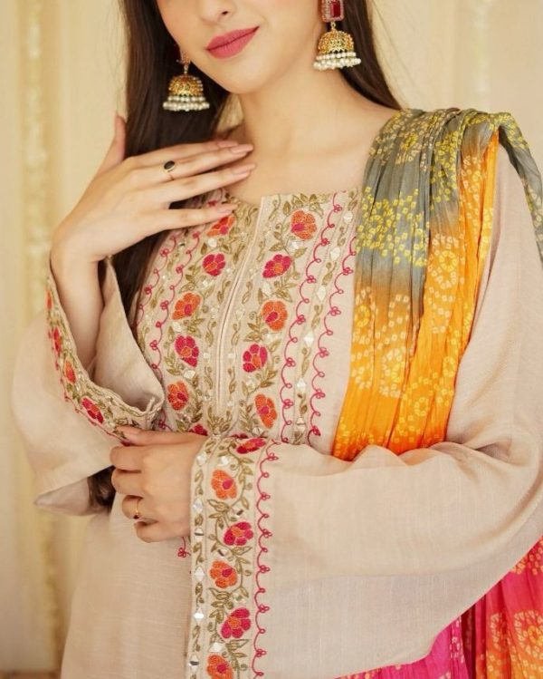 2K25 Embroidered Lawn 3PC Suit with Diamond Voil Dupatta - Image 2