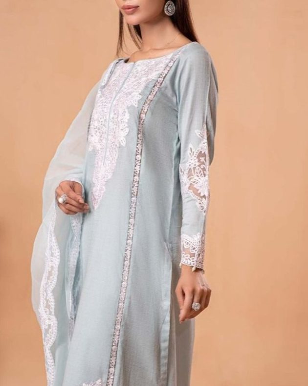 2K25 Luxury Lawn 3PC Embroidered Suit with Chiffon Dupatta