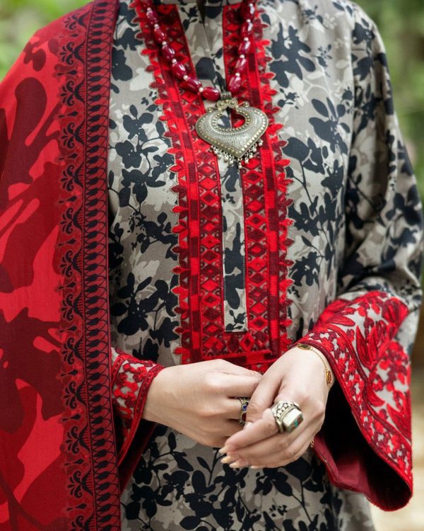 2K25 Summer Lawn 3PC Suit with Chiffon Dupatta & Shanil Embroidery - Image 3
