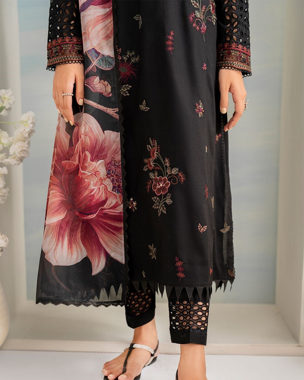 Lawn Suit – 3PC | Luxury Collection - Image 3