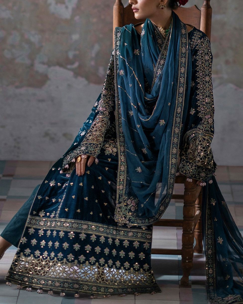 Velvet Heavy Embroidered Spangle Work 3PC Suit with Organza Dupatta - Image 5