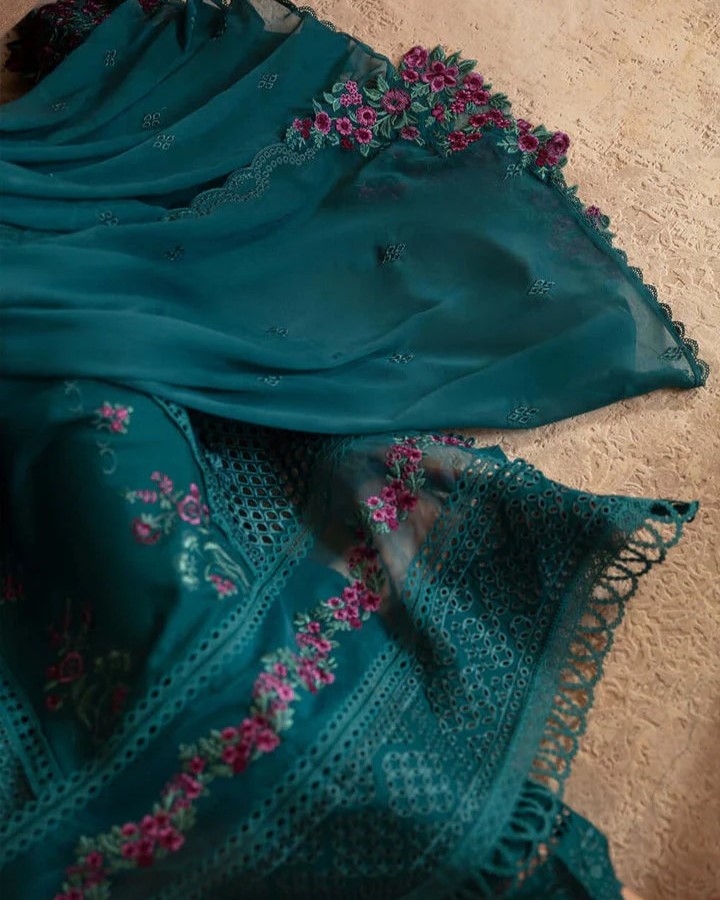 Lawn Chikankari Suit - Image 4